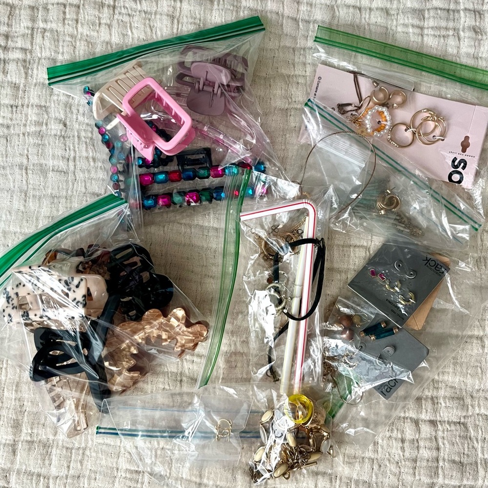 Lot of Jewelry - Assorted Hair Clips and Jewelry Set